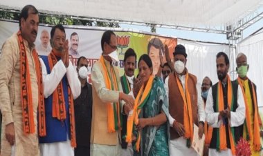 कांग्रेस को एक और झटका, पूर्व विधायक बीजेपी में शामिल