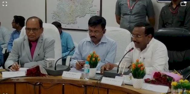 पंचायत एवं ग्रामीण विकास विभाग के जबलपुर और नर्मदापुरम संभाग की संयुक्त समीक्षा बैठक संपन्न    